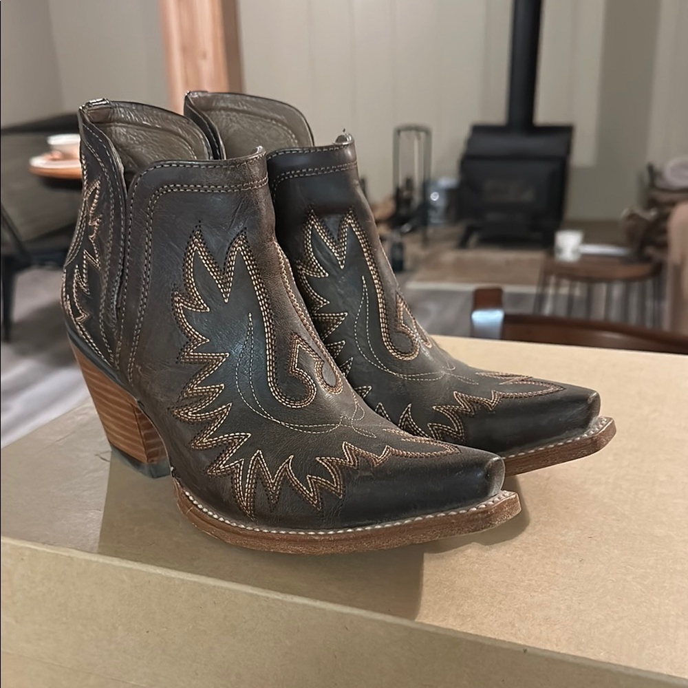 Ariat Dixon SZ 9